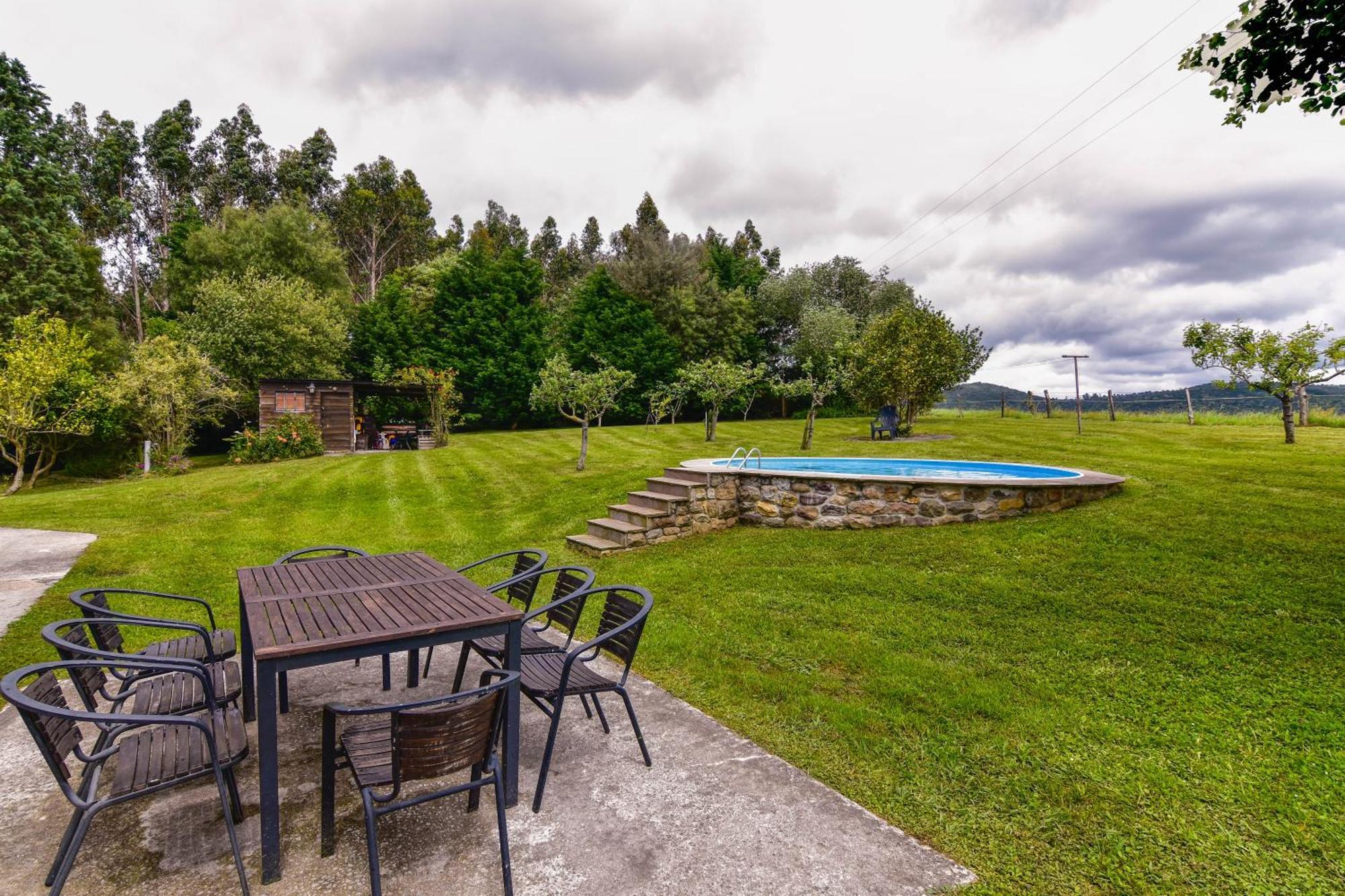 Villa Casa con gran jardín y piscina en Cabarceno Villanueva  Exterior foto